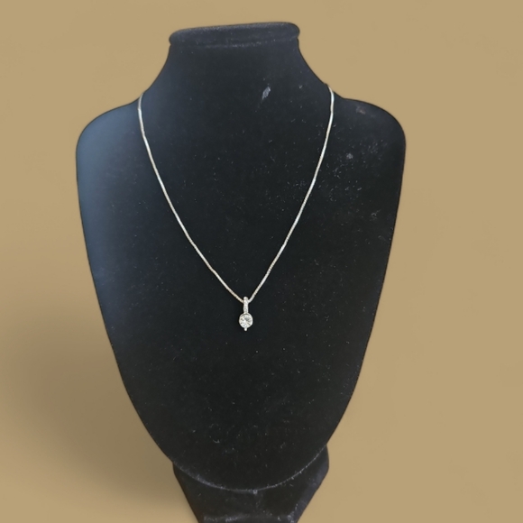Elegant Silvery Unnatural Diamond Luxurious Necklace.Flash Box Calvicle Chain. - Picture 5 of 6